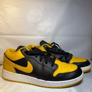 Jordan Kids Black and Yellow Sneakers